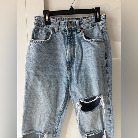 Zara Ripped Jeans - Picture 2 of 4